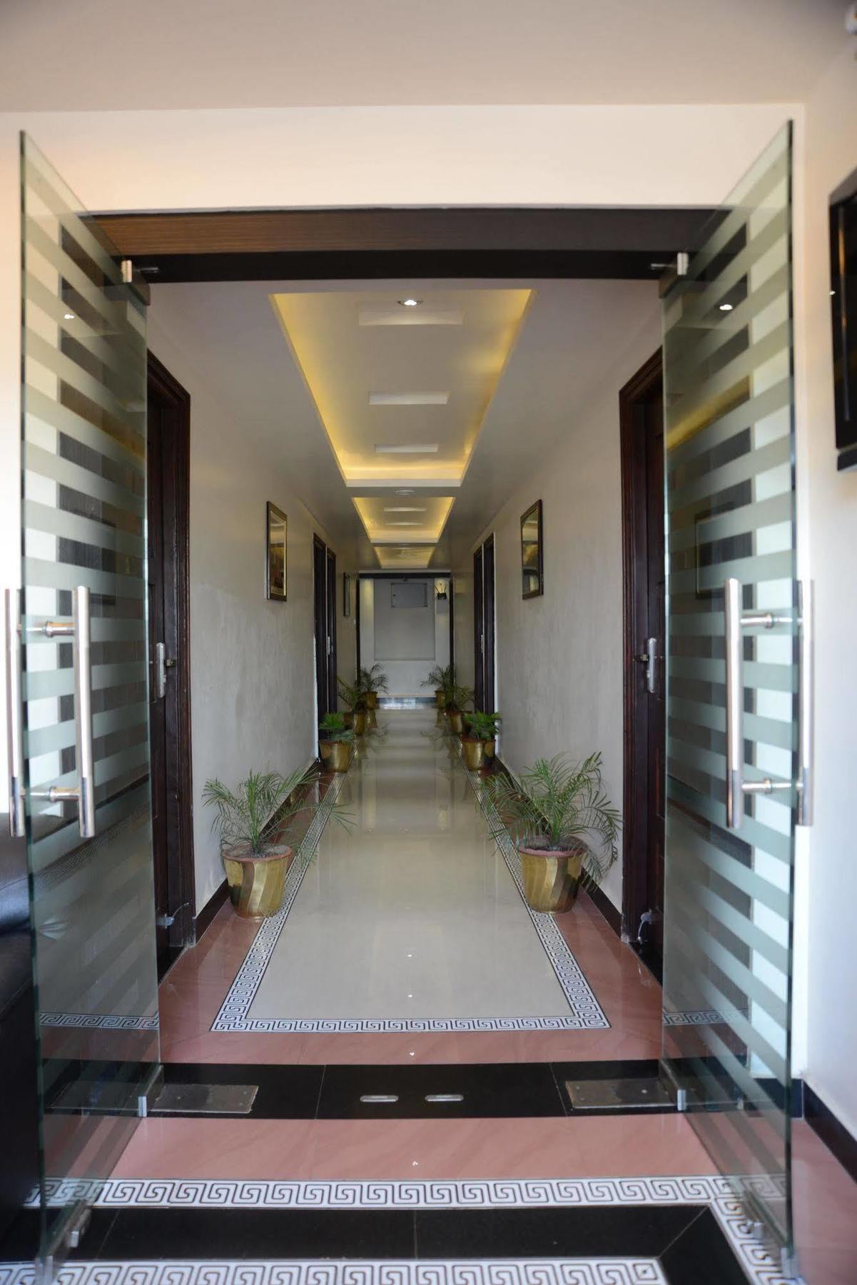 Divine Destination Hotel Varanasi Exterior photo